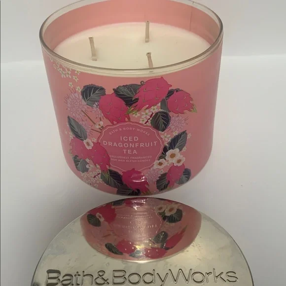 Bath & Body Works Iced Dragonfruit Tea Candle - Pink and Silver - Picture 3 of 5